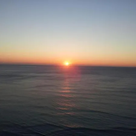 דירה Seafront With Pool