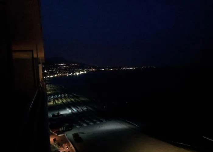 Seafront With Pool פואנגירולה