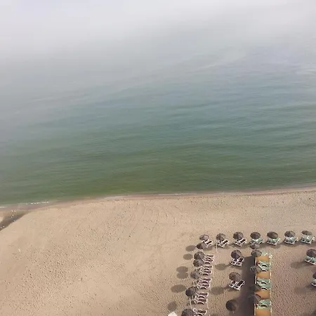 Seafront With Pool شقة فوينخيرولا
