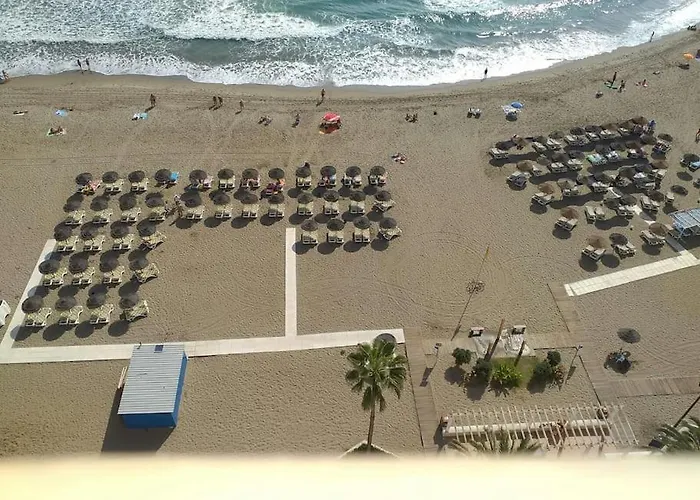 Daire Seafront With Pool Fuengirola