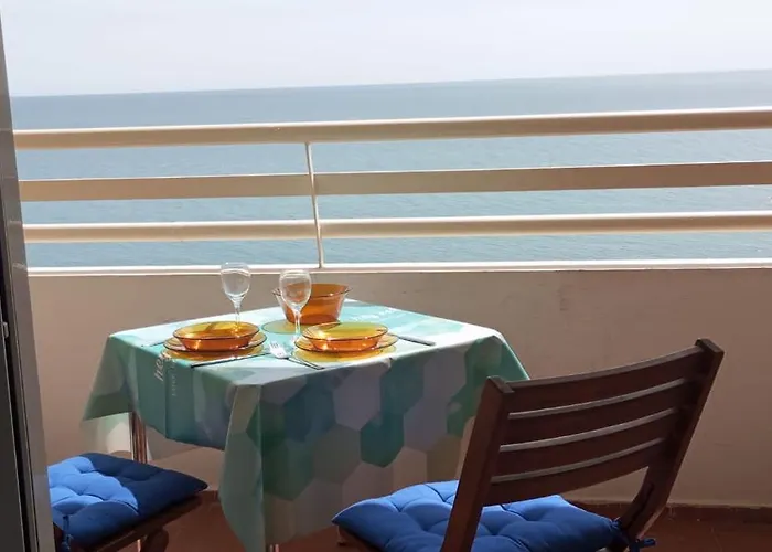 Апартаменты Seafront With Pool Фуэнхирола